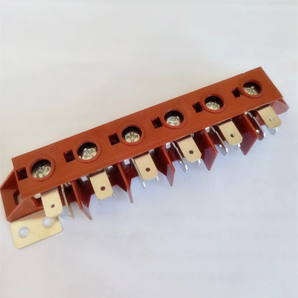 Hoe lossen klemmenkasten met hoge dichtheid installatie-uitdagingen met beperkte ruimte op?